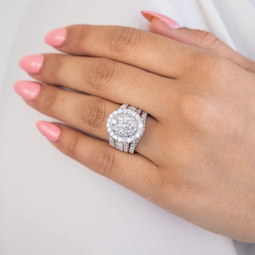 14ct White Gold 4 Carat Diamond Oval Shaped Cluster Ring - Image 3