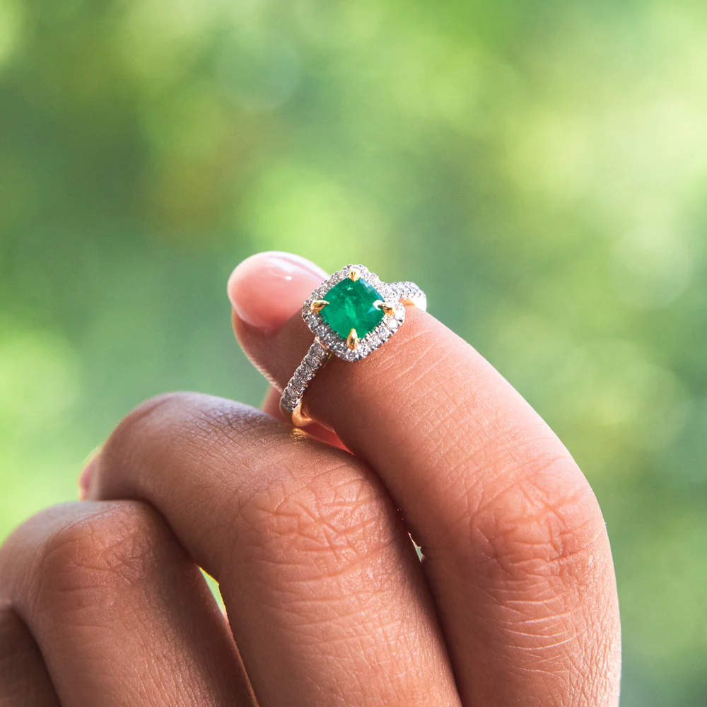 18ct Yellow Gold Natural Emerald and Diamond Ring - Image 3