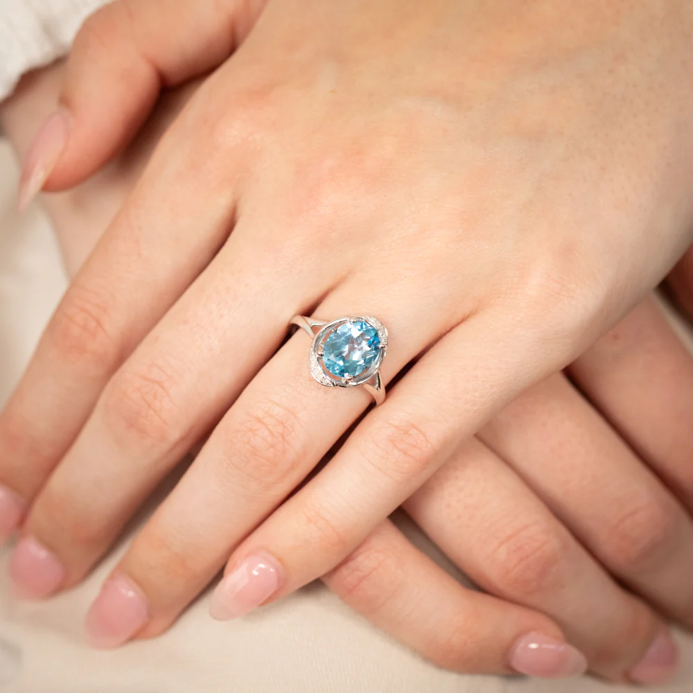 9ct White Gold Natural Blue Topaz And Diamond Ring - Image 3