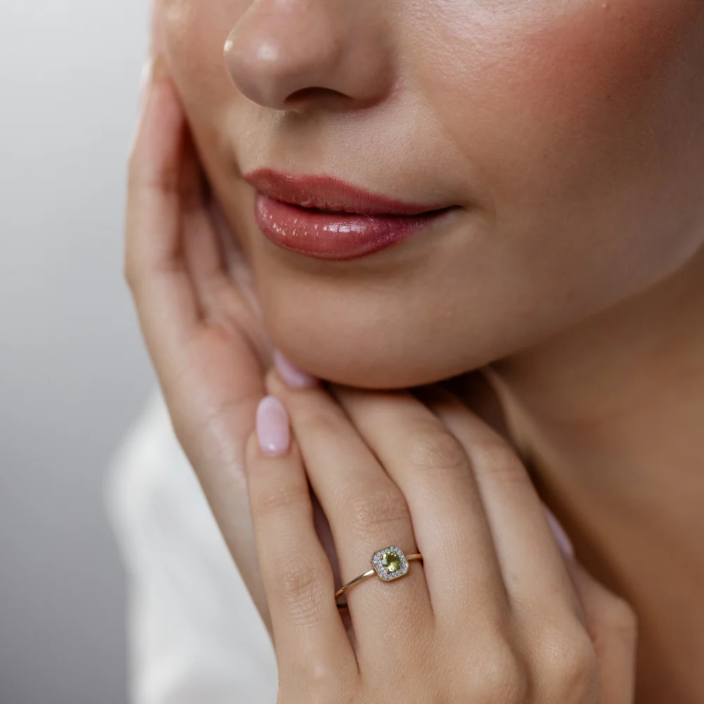 Created Peridot and Diamond Ring in 9ct Yellow Gold - Image 4