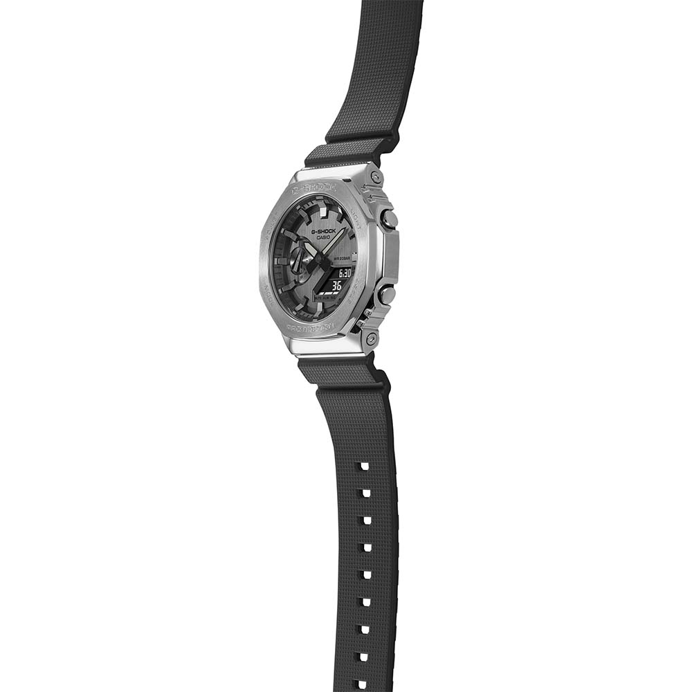 G-Shock GM2100-1A Metal Covered Silver 'CasiOak' - Image 3