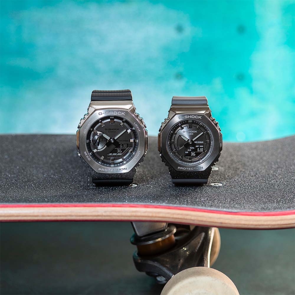 G-Shock GM2100-1A Metal Covered Silver 'CasiOak' - Image 6